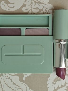 Clinique Eyeshadow Ash Violet Duo + Re-moisturizing Lipstick Grape Cognac